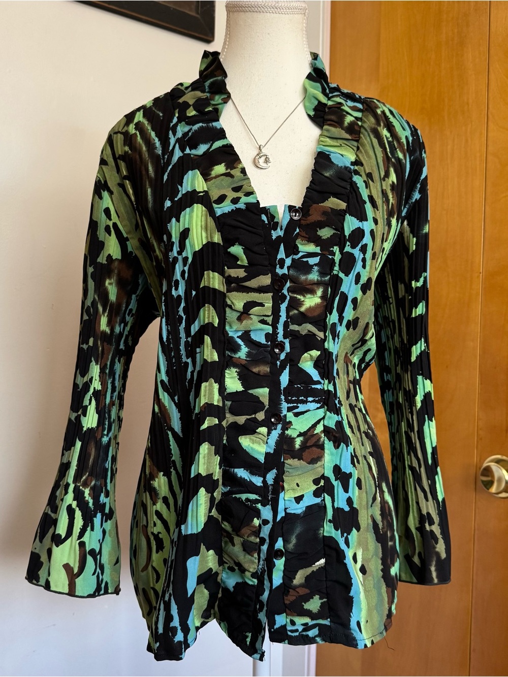 Vintage Y2K leopard print ruffle button up